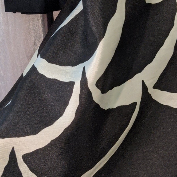 DIANE VON FURSTENBURG wrap dress- size 8 - Picture 2 of 6